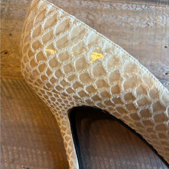 Stuart Weitzman snakeskin heels - Picture 4 of 7